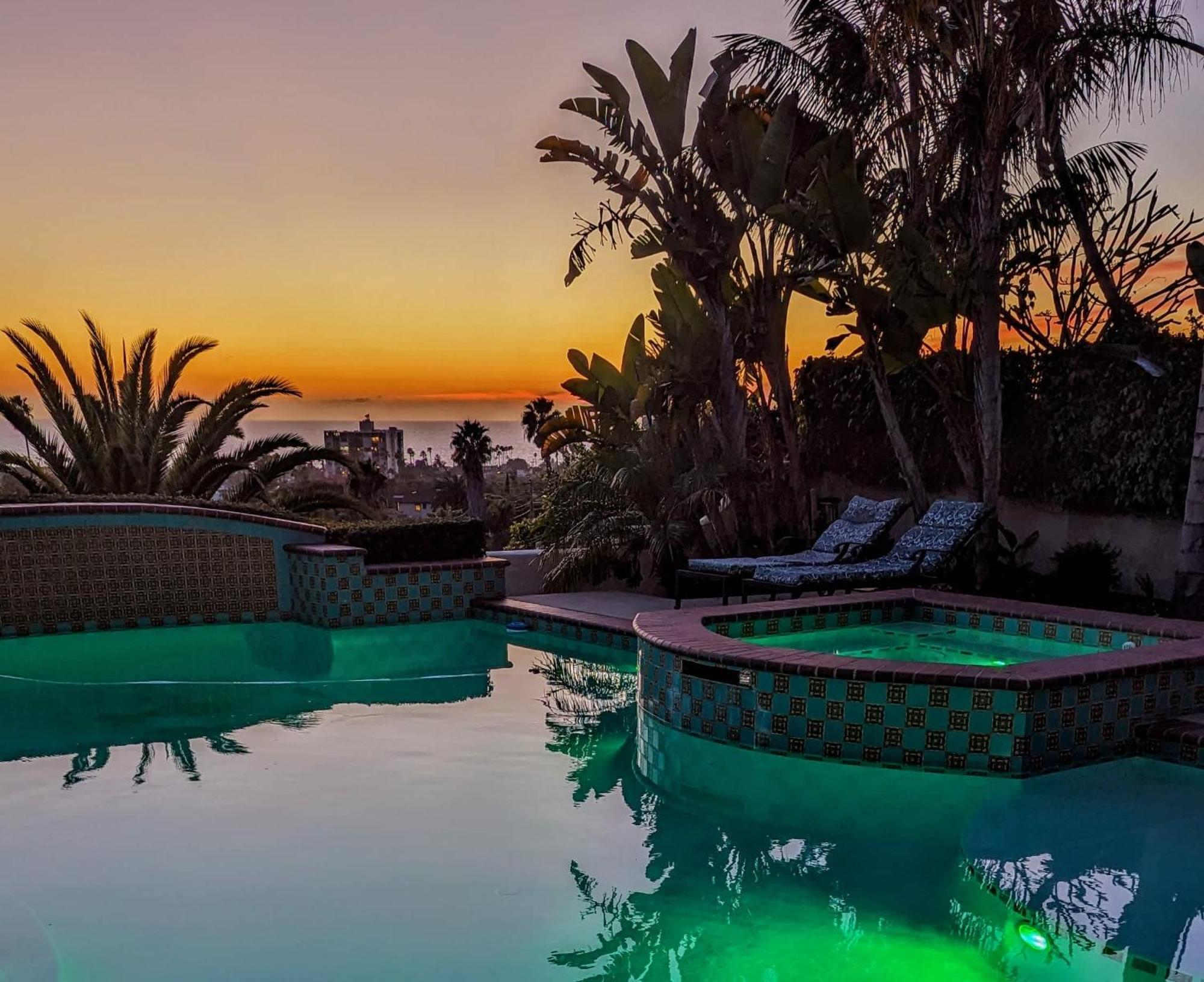 Pool Hot Tubs Views - Castillo De Windsor San Diego